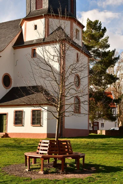 Niemiecka Wioska Gundernhausen Dzień Chmury Kościół Wysokiej Jakości Zdjęcie — Zdjęcie stockowe