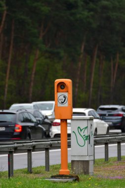 Alman otobanında acil durum çağrısı. Yüksek kalite fotoğraf