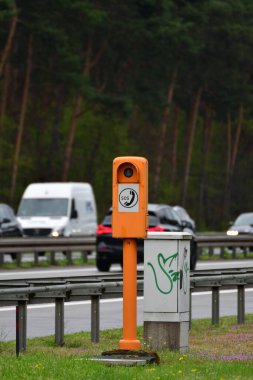 Alman otobanında acil durum çağrısı. Yüksek kalite fotoğraf