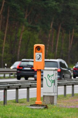 Alman otobanında acil durum çağrısı. Yüksek kalite fotoğraf