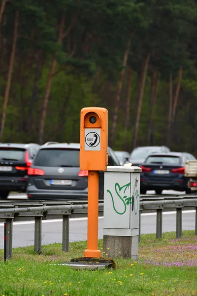 Alman otobanında acil durum çağrısı. Yüksek kalite fotoğraf