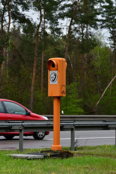 Alman otobanında acil durum çağrısı. Yüksek kalite fotoğraf