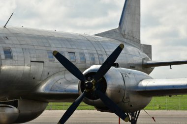 Douglas DC3 C47 Eski Uçak pervanesi parlatıldı. Yüksek kalite fotoğraf