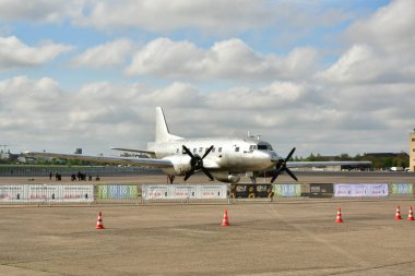 Douglas DC3 C47 Eski Uçak pervanesi parlatıldı. Yüksek kalite fotoğraf