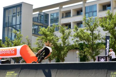 Halfpipe Euro Bisiklet Fuarında BMX bisikleti. Yüksek kalite fotoğraf