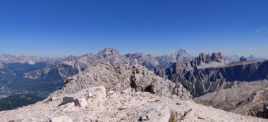 Alp Panorama Dolomitleri Yazın güzel arka plan Rock. Yüksek kalite fotoğraf