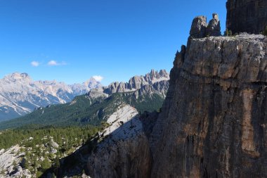 Cinque Torri Dolomite 'lar Tyrol İtalya' da dağlara tırmanıyor. Yüksek kalite fotoğraf
