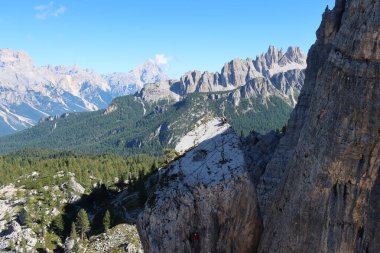 Cinque Torri Dolomite 'lar Tyrol İtalya' da dağlara tırmanıyor. Yüksek kalite fotoğraf
