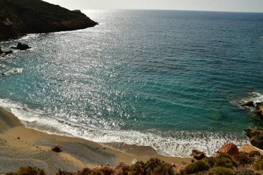 Kalymnos Adası 'ndaki ıssız sahili olan körfez. Yüksek kalite fotoğraf