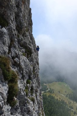 Dolomitler İtalya 'nın panoramik manzarası Alp Dağları' na tırmanıyor. Yüksek kalite fotoğraf