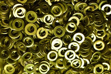 Arkaplan metali parlatıyor. Donanım rengi parlak sarı. Yüksek kalite fotoğraf