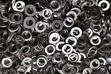 Yıkama arka planındaki metal donanım rengini parlatıyor. Yüksek kalite fotoğraf