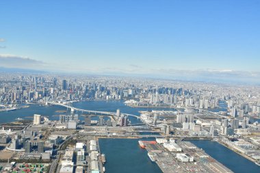 Uçak Pencere Fotoğrafı: Tokyo Bölgesi Jet Motor Kanadı. Yüksek kalite fotoğraf