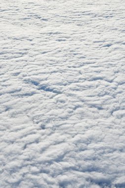 Gökyüzünden gelen bulutlardan oluşan bir halı. Yüksek kalite fotoğraf