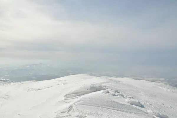 尤提火山全景尽收眼底 冬季攀登滑雪游览北海道日本 高质量的照片 — 图库照片#