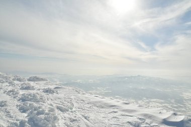 Yotei Volkan Dağı panoramik olarak Japonya Hokkaido 'da kış aylarında kayak turuna çıkar. Yüksek kalite fotoğraf