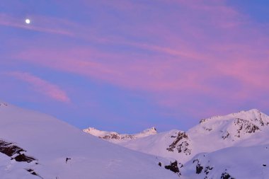 Andermatt Kış Ayı yakınlarındaki İsviçre Alp Dağları 'ndaki Vermigel Kulübesi' nde. Yüksek kalite fotoğraf