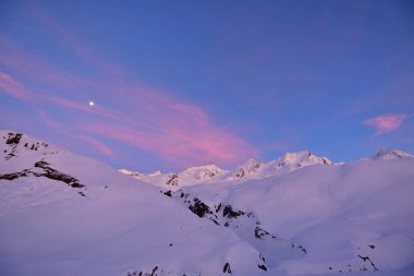 Andermatt Kış Ayı yakınlarındaki İsviçre Alp Dağları 'ndaki Vermigel Kulübesi' nde. Yüksek kalite fotoğraf