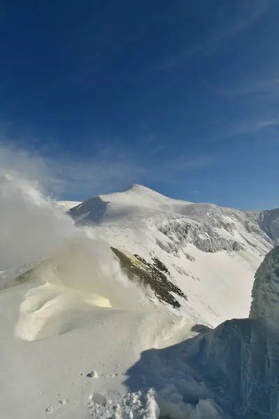 Καπνός Που Βγαίνει Από Χειμερινό Τοπίο Χιονισμένο Βουνό Τοκάτσι Ηφαίστειο — Φωτογραφία Αρχείου