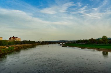 Elbe River dreden Almanya sabahın erken saatlerinde. Yüksek kalite fotoğraf