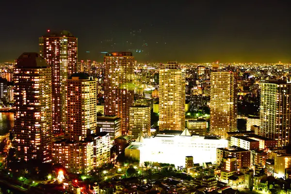 Tokyo 'da geceleri uzun pozlama güzel renkler. Yüksek kalite fotoğraf