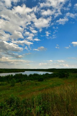 Almanya 'daki göl gökyüzünü yansıtıyor. Doğa suyu Zwenkau Almanya' da birçok turizm. Yüksek kalite fotoğraf