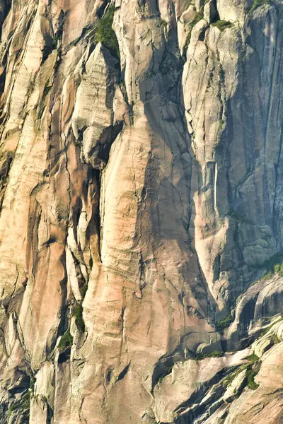 Grimselpass yakınlarındaki Granit Duvar. Yüksek kalite fotoğraf