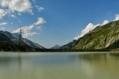 Rezervuar dağı Grimsel Geçidi İsviçre 'nin güzel manzara dağları. Yüksek kalite fotoğraf