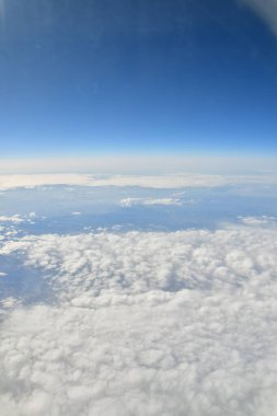 Bulutlar Bulutlu Uçak Pencere Görünümü Gökyüzü Uzay Dünyası. Yüksek kalite fotoğraf