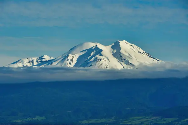 Llanquihue Gölü sahilinden calbuco Vulcano patagonia chile. Yüksek kalite fotoğraf