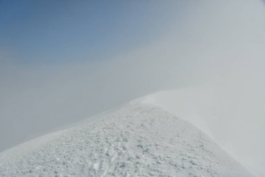 Puyehue Zirvesi 'nin kış manzarası kar fırtınası rüzgarı gibi. Yüksek kalite fotoğraf