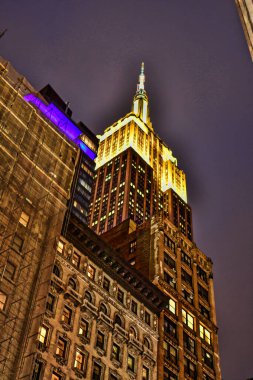 New York 'ta gece trafiği Manhattan şehir merkezinde. Yüksek kalite fotoğraf