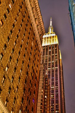 New York 'ta gece trafiği Manhattan şehir merkezinde. Yüksek kalite fotoğraf