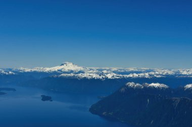 Osorno Vulcan 'dan Puntiagudo' ya kadar Panorama manzarası var. Yüksek kalite fotoğraf