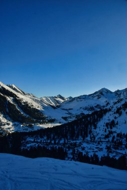 Dağ Panorama kuehtai austria Kış Kayağı mavi gökyüzü. Yüksek kalite fotoğraf
