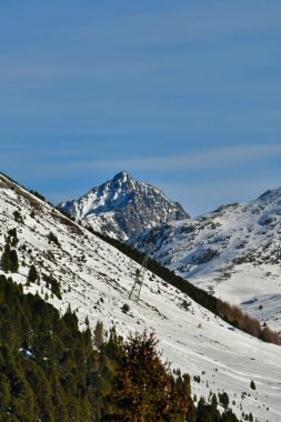 Dağ Panorama kuehtai austria Kış Kayağı mavi gökyüzü. Yüksek kalite fotoğraf