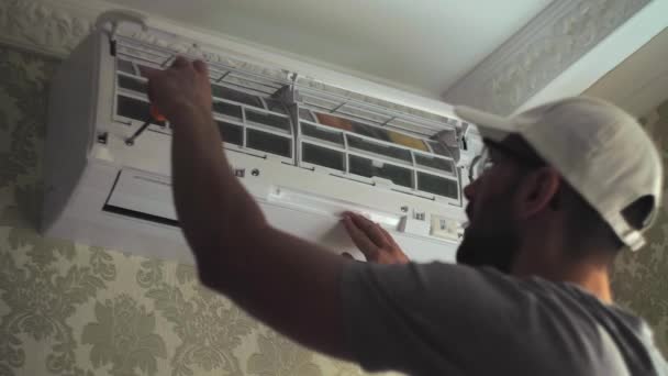 Focused Young Handyman Using Screwdriver White Air Conditioner Unit Wall — Stock Video