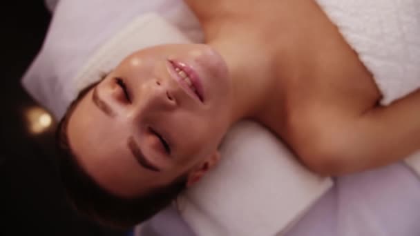 Massage Therapist Doing Massage Young Woman Young Girl Lying Massage — Stock Video