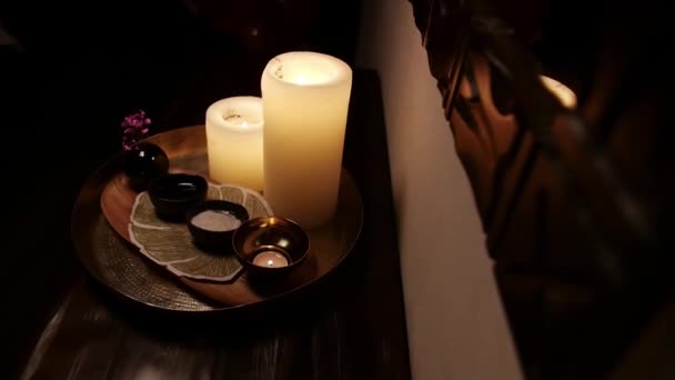 Tratamente Balineze Spa Instrumente Pentru Masaj Într Cameră Întunecată Lumânări — Videoclip de stoc