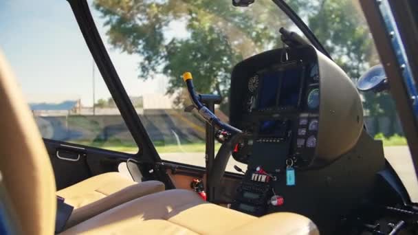 Helicopter Stands Pad View Cockpits Helicopter Camera Flying Chopper Cabin — Stock Video