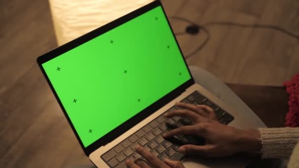 Kobieta Online Ekran Edukacyjny Laptopie Domu Młoda Dziewczyna Robi Komunikację — Wideo stockowe