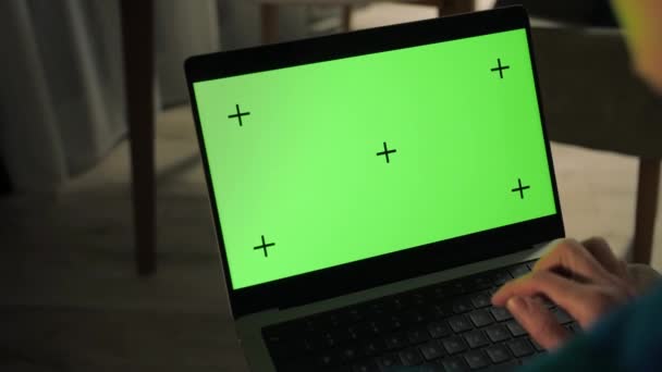 Kobieta Zrobić Ekran Edukacyjny Online Pomocą Laptopa Domu Starsza Pani — Wideo stockowe