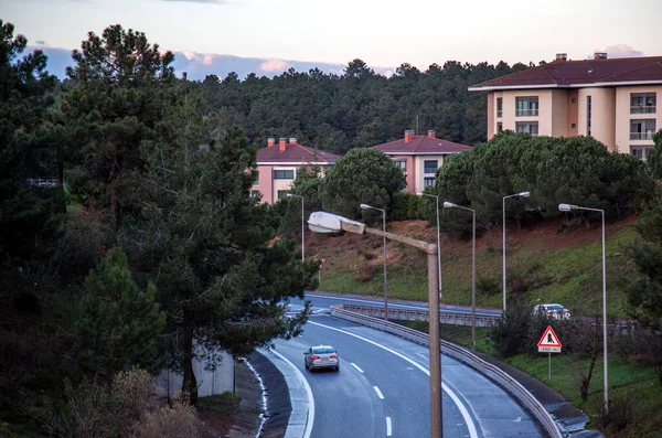 Otobanın tek arabalı havadan görüntüsü 