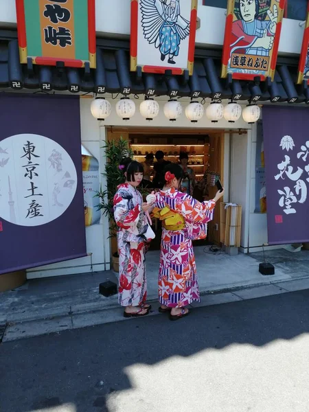 Παραδοσιακές Ιαπωνέζες Γυναίκες Στο Δρόμο — Φωτογραφία Αρχείου