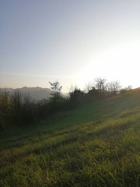 Güzel gün batımı Sabah sisi