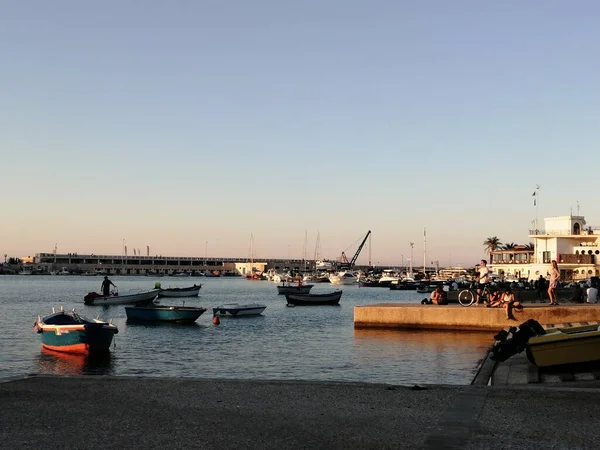 İtalya 'nın Bari limanında güzel bir gün batımı