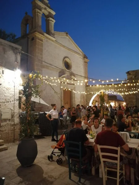 Sicilya 'nın Marzamemi kentindeki kilisenin manzarası