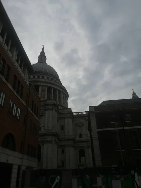 Londra 'daki St. Paul Meydanı' nda siyah-beyaz.