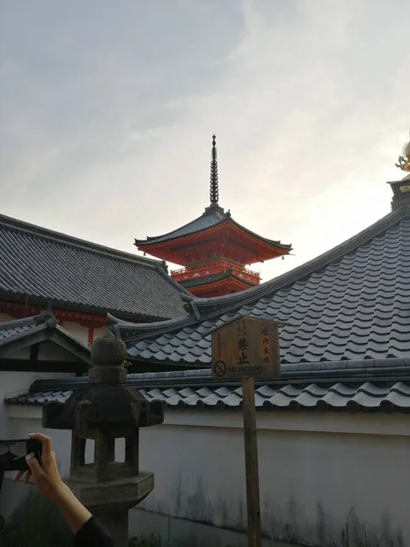 Şehirdeki güzel tapınak.