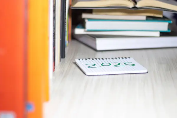 Yeni yıl 2025 kitap okuma çözünürlüğü